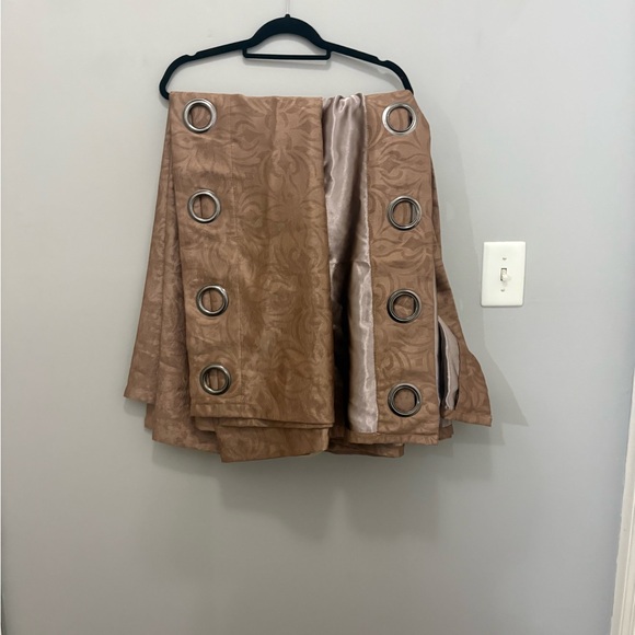 Elegant Tan blackout energy saving curtain panel. 80x40 . 2 panels available .. - Picture 3 of 9